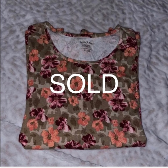 White Stag Tops - 🧸SALE Flower Shirt 🧸